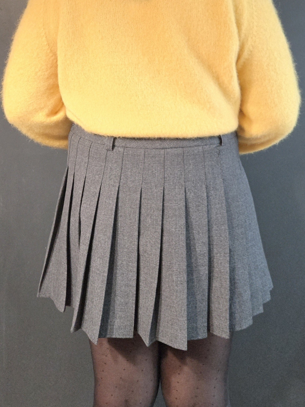h&m | pleated mini skirt | plaid | uniform | grey | trend | size: us 18 - Picture 3 of 4